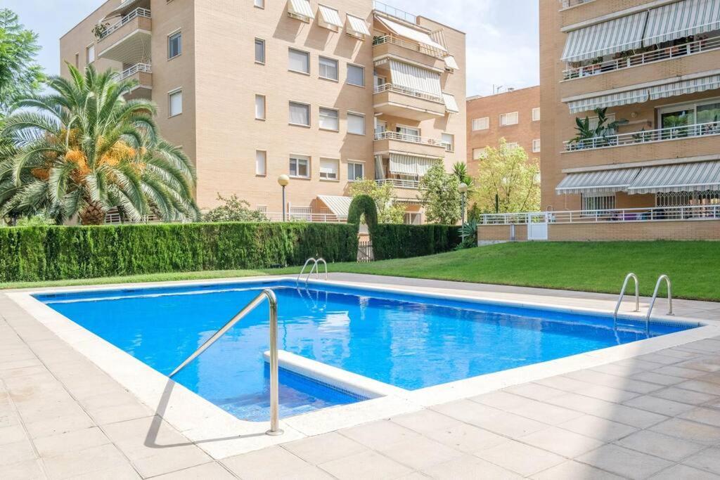 En Complejo Residencial, Con Piscina. * Salou